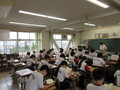 3年生の教室です。姿勢も立派です。