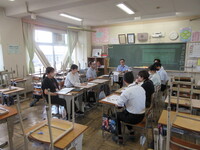 先生方も真剣なまなざしで議論を重ねています。